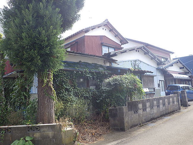 永平寺町の二階木造家屋解体前の様子